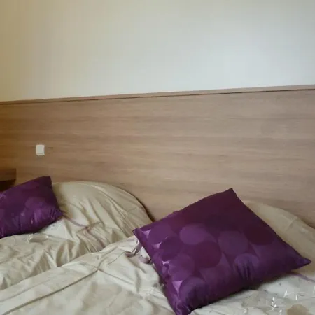 Dom wakacyjny 8 Pers. Avec Jardin Et Terrasses, 4 Chambres, Proche Le Mans Et Sable, Ideal Pour Familles - Fr-1-410-192