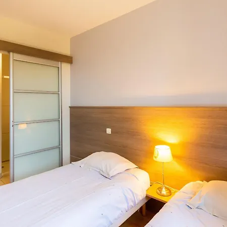 8 Pers. Avec Jardin Et Terrasses, 4 Chambres, Proche Le Mans Et Sable, Ideal Pour Familles - Fr-1-410-192 *