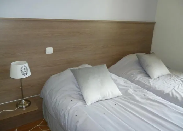 Σπίτι διακοπών 8 Pers. Avec Jardin Et Terrasses, 4 Chambres, Proche Le Mans Et Sable, Ideal Pour Familles - Fr-1-410-192 *