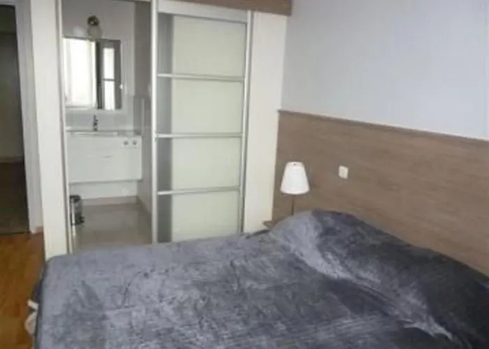 8 Pers. Avec Jardin Et Terrasses, 4 Chambres, Proche Le Mans Et Sable, Ideal Pour Familles - Fr-1-410-192 * Saint-Christophe-en-Champagne