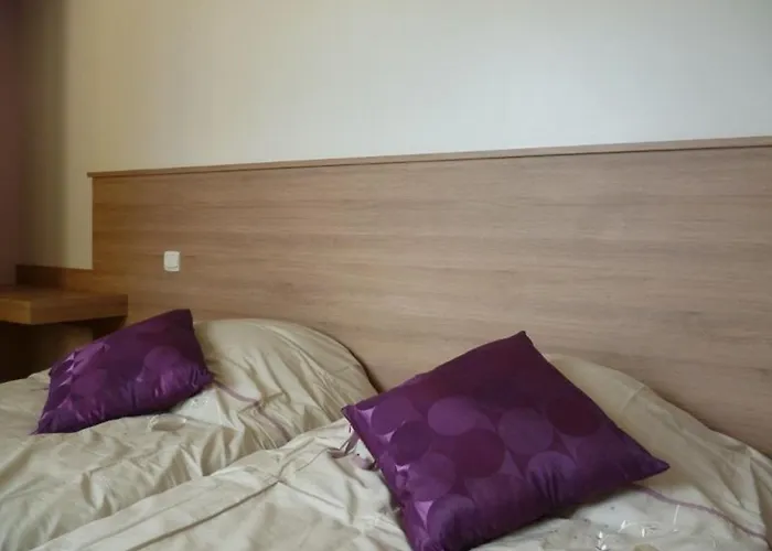 Σπίτι διακοπών 8 Pers. Avec Jardin Et Terrasses, 4 Chambres, Proche Le Mans Et Sable, Ideal Pour Familles - Fr-1-410-192