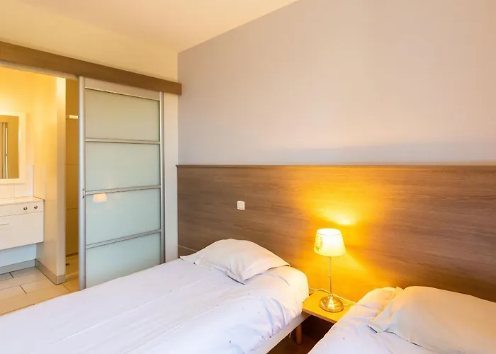 8 Pers. Avec Jardin Et Terrasses, 4 Chambres, Proche Le Mans Et Sable, Ideal Pour Familles - Fr-1-410-192 *