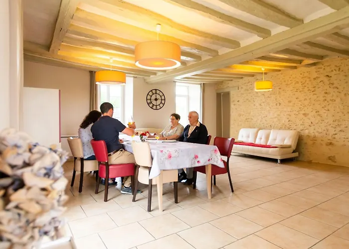 8 Pers. Avec Jardin Et Terrasses, 4 Chambres, Proche Le Mans Et Sable, Ideal Pour Familles - Fr-1-410-192 *